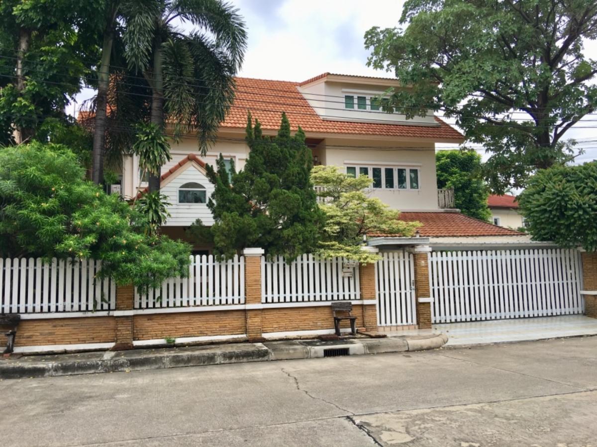 For SaleHouseChaengwatana, Muangthong : Urgent sale! Reduced from 18 million, Grand Canal Prachachuen, near Dhurakij Pundit University, 420 sq m, house in good location, airy and comfortable.