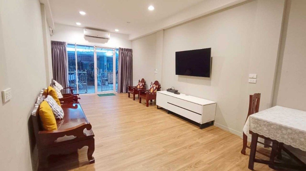 For SaleShophouseWongwianyai, Charoennakor : Townhouse For sell near ICONSIAM, Soi Charoen Rat 11