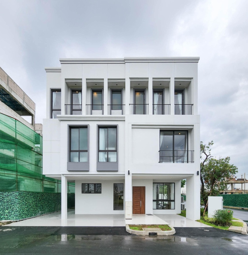 For SaleHousePattanakan, Srinakarin : ♦ Lexington type ♦ Detached house, 3 floors, 5 bedrooms | 68.00 sq.w. 556.00 sq.m. | near Sarasa Wittaya School Romklao 15 mins, Airport Rail Link Ladkrabang 15 mins