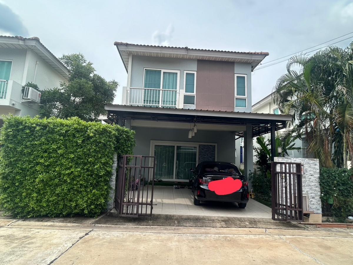 For SaleHousePathum Thani,Rangsit, Thammasat : Urgent sale, semi-detached house, detached house style. Supalai Ville Village Bangkok-Pathum Thani Soi Wat Nong Prong, near Big C Pathum Thani. There is a 7-Eleven in front of the village.