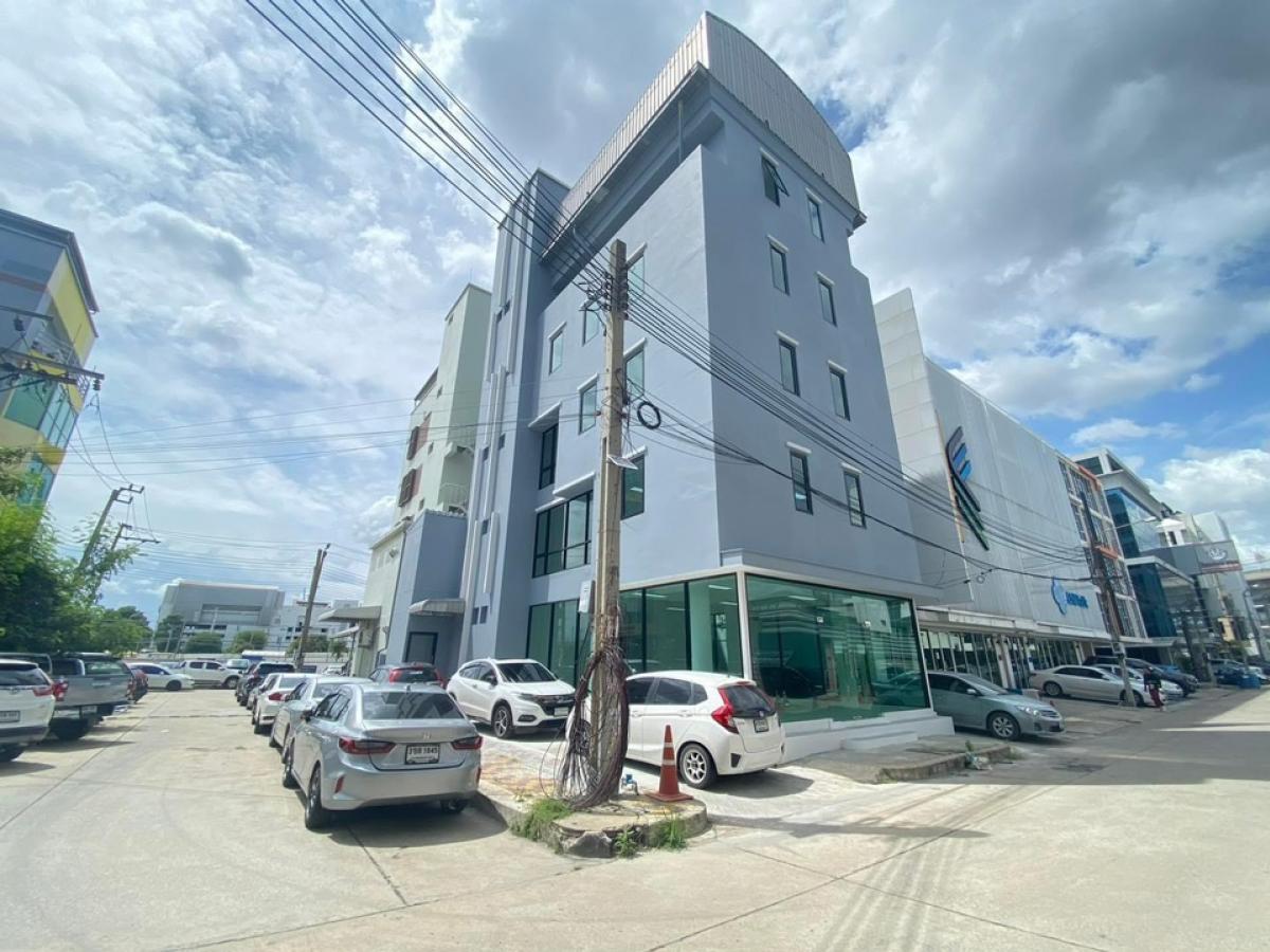 For SaleOfficeRattanathibet, Sanambinna : 5-story office building for sale with elevator, parking, newly renovated, Soi Rattanathibet 32, near MRT Nonthaburi Intersection 1, just 120 meters, only 67,500 baht/sq m.