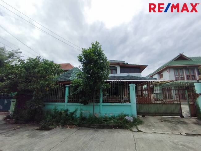 For SaleHouseSamut Prakan,Samrong : House for sale, Poonsuk, Bangna Trad, Km. 16, Main Road, cheap price, additional bedrooms. Near Suvarnabhumi, near Huachiew Chalermprakiet University