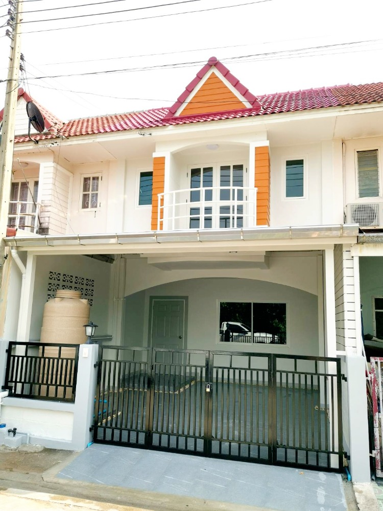 For SaleTownhousePathum Thani,Rangsit, Thammasat : Renovated house for sale, Pathum Thani area, near Future Park Rangsit, 20 minutes, 2 bedrooms, 2 bathrooms, Thai kitchen, new electrical system, ready to move in.