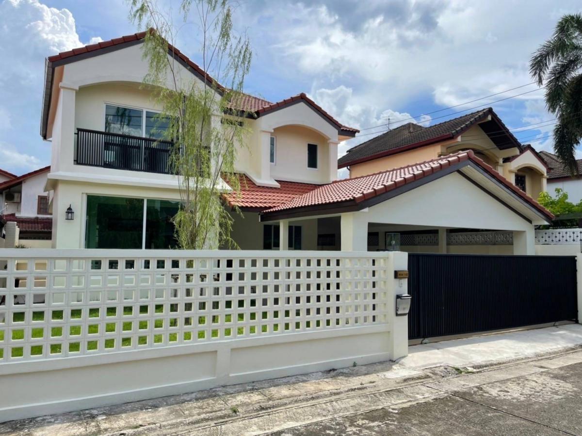 For SaleHouseNawamin, Ramindra : Single house for sale 🏠Renovated the whole house!!! Chon Chob Thanthawat Village, Watcharaphon Choi 3, 2 and a half storey detached house, land 74 sq m.