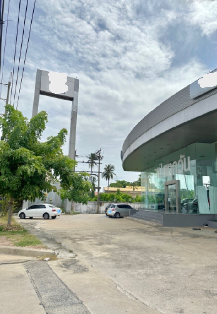 For RentShowroomNonthaburi, Bang Yai, Bangbuathong : Showroom for rent, Kanchanaphisek Road suitable for selling cars, car service and care center. Near Central Westgate Department Store