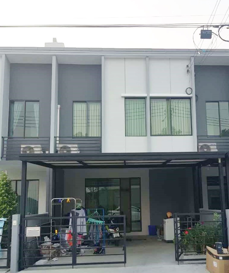 For RentHome OfficeChaengwatana, Muangthong : *Pets allowed*Two-storey townhouse for rent near Don Mueang Airport