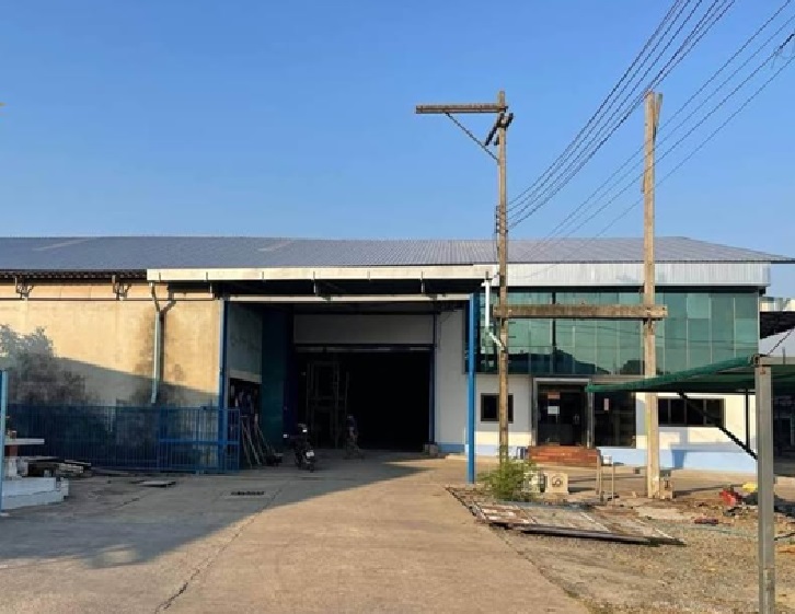 For RentWarehouseBang kae, Phetkasem : For Rent: Warehouse / Factory for rent with office, area 2500 square meters, Soi Petchkasem 63, very good location, short-van trailer trucks can enter and exit.