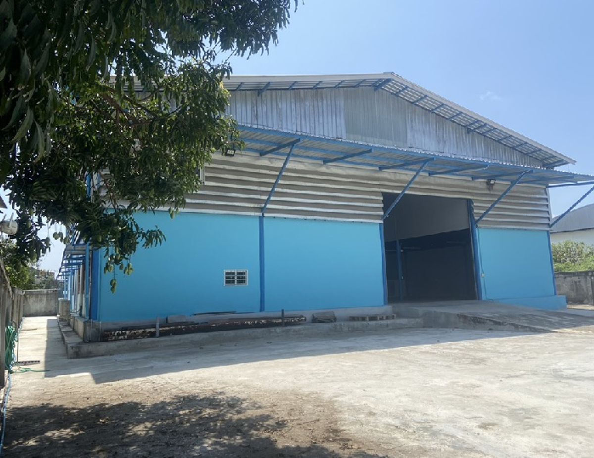 For RentWarehouseBang kae, Phetkasem : For Rent: Warehouse / Factory for rent with office, area 2500 square meters, Soi Petchkasem 63, very good location, short-van trailer trucks can enter and exit.