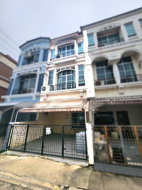 For SaleShophouseKaset Nawamin,Ladplakao : Cheaper than Condo Ratchada 2.8km. Sell at a loss 4.79 m-baht Homeoffice 3parking for rent 4bed