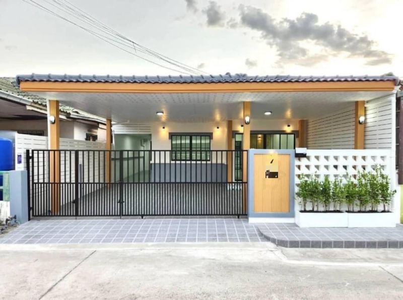 For SaleHouseSriracha Laem Chabang Ban Bueng : Single-storey semi-detached house for sale Second-hand house in Sriracha Amnuayphon Village 1, Chak Kho-Nong Kham