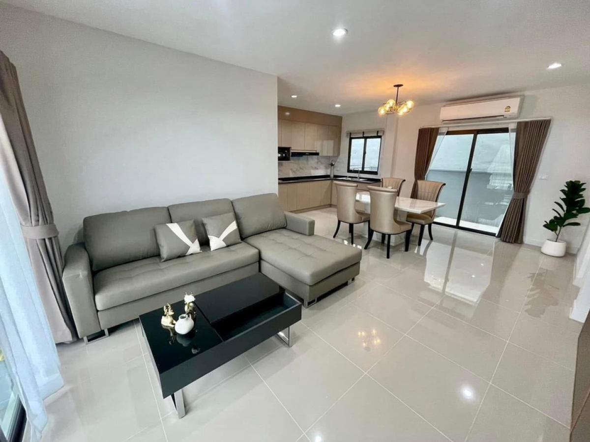 For RentTownhouseBangna, Bearing, Lasalle : 🌟For Rent: Townhome in Pleno Sukhumvit Bangna 2. This townhome has 2 storeys, 3 bedrooms, and 3 bathrooms. It is fully furnished and decorated.🔑Rental Fee: 45,000 THB/Month