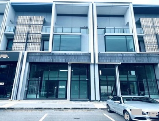 For RentOfficePattanakan, Srinakarin : Call 081-632-0632, 4-storey office building for rent, Cascade-Bangna Project, Km. 5 Cascade Bangna, new building condition / air-conditioned throughout the building / suitable as an office, can register a company