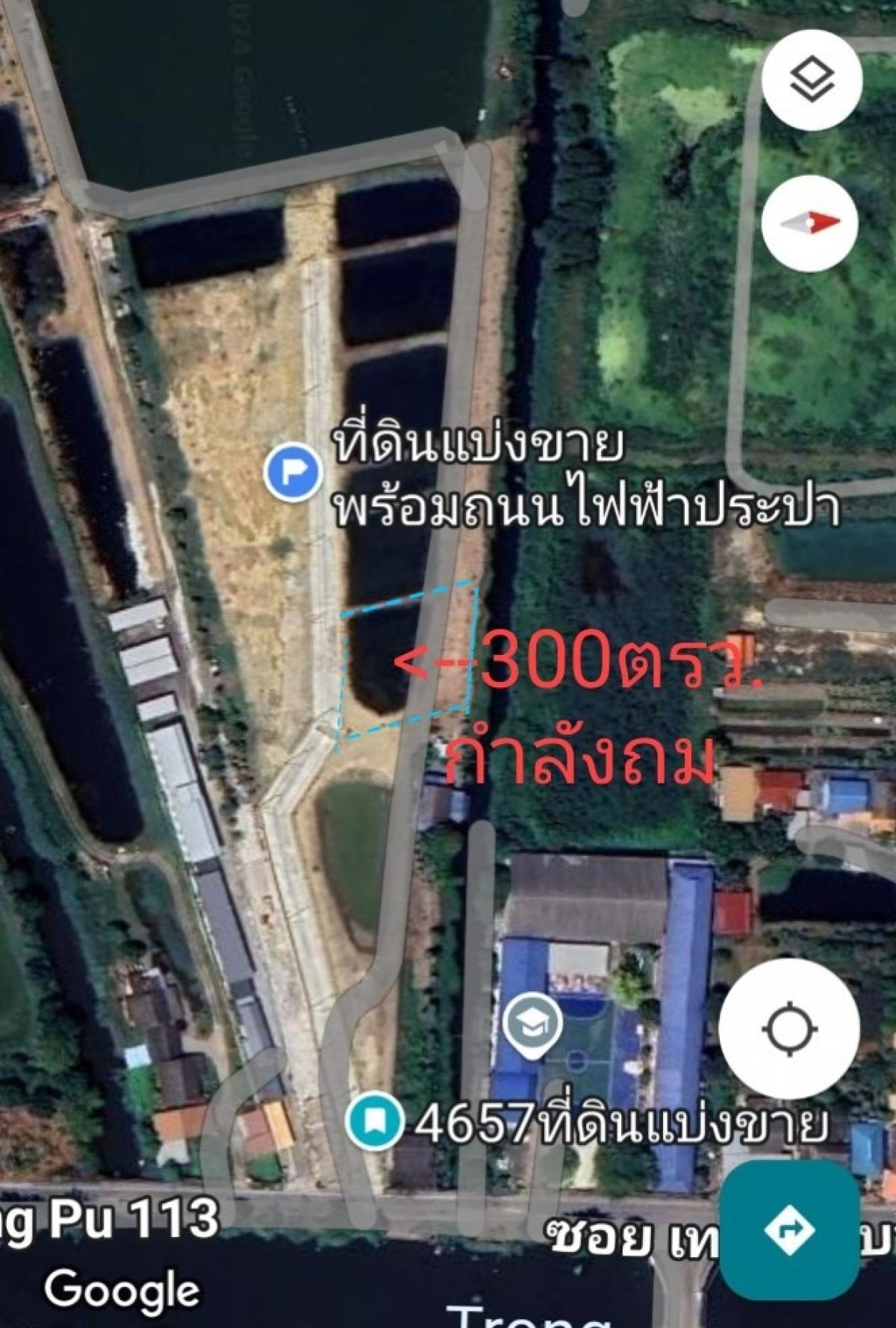 For RentLandSamut Prakan,Samrong : Land for rent 300 sq.w., convenient location, near the main road, can rent long term or short term, the front is on a 33 m. concrete road, the back is on Khlong Kao Canal, there is canal water, convenient drainage, including filling, with concrete road, e