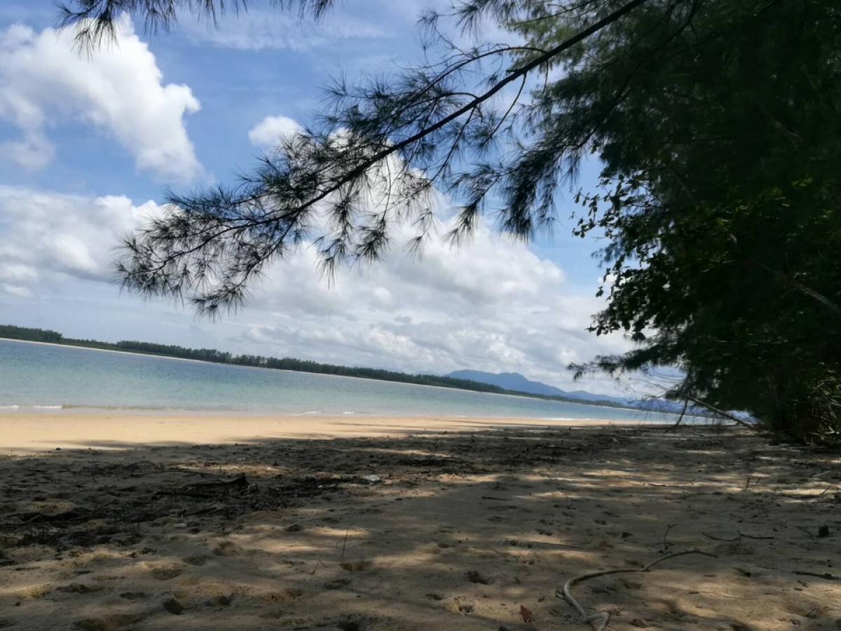 For SaleLandPhangnga : Land for sale, closed off from outsiders at all times, with a freshwater lake, private beachfront, Takua Pa District, Phang Nga Province, only 20 km from Khao Lak.