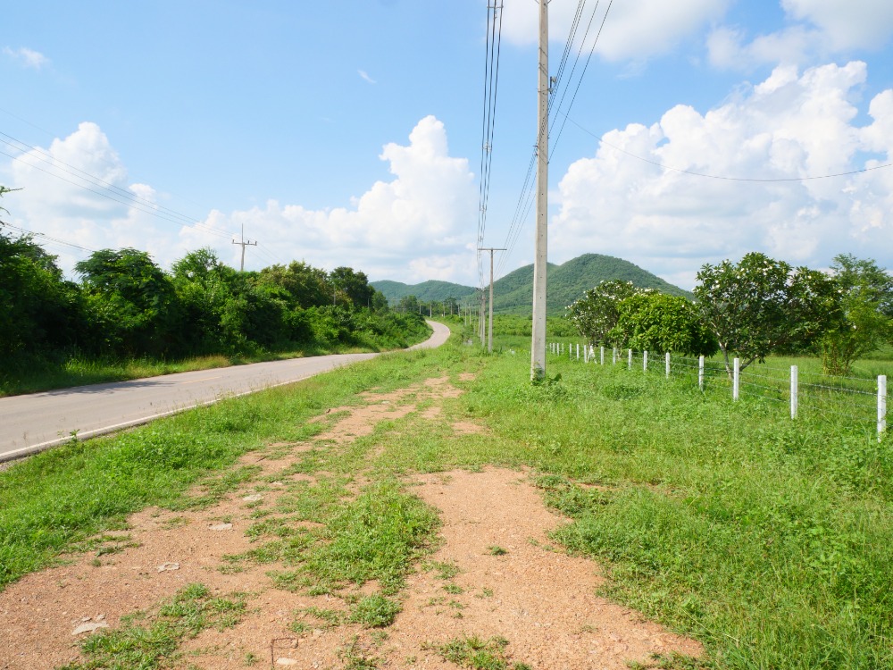 ขายที่ดินชะอำ เพชรบุรี : ที่ดินแปลงสวยวิวเขา ติดถนนลาดยาง ล้อมรั้วรอบที่ บนเส้นทางการท่องเที่ยว 182 ไร่ แก่งกระจาน, เพชรบุรี