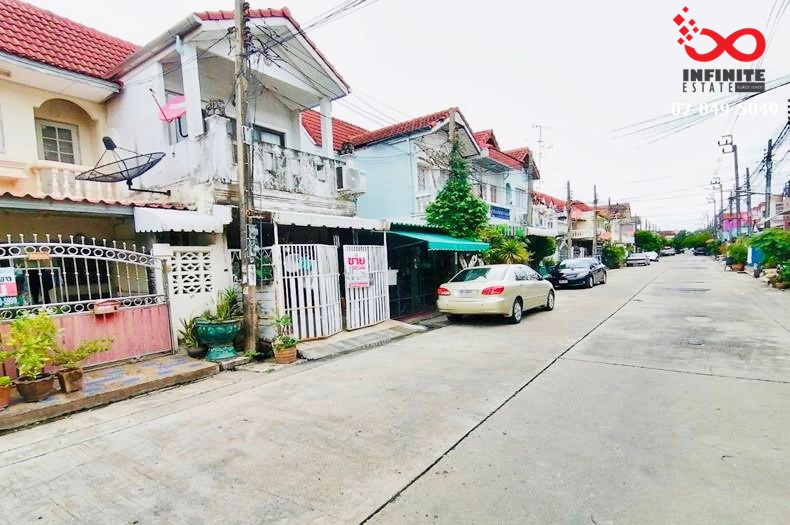 For SaleTownhouseKaset Nawamin,Ladplakao : 2-story townhouse for sale, Chatklao Villa Village, Nawamin Road, Soi Nawamin 153