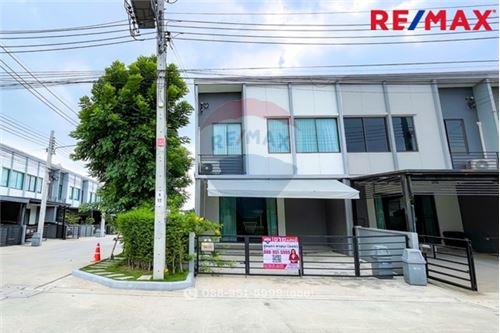 For SaleTownhomePattanakan, Srinakarin : For sale: 2-storey townhouse, Pleno Rama 9-Krungthep Kreetha