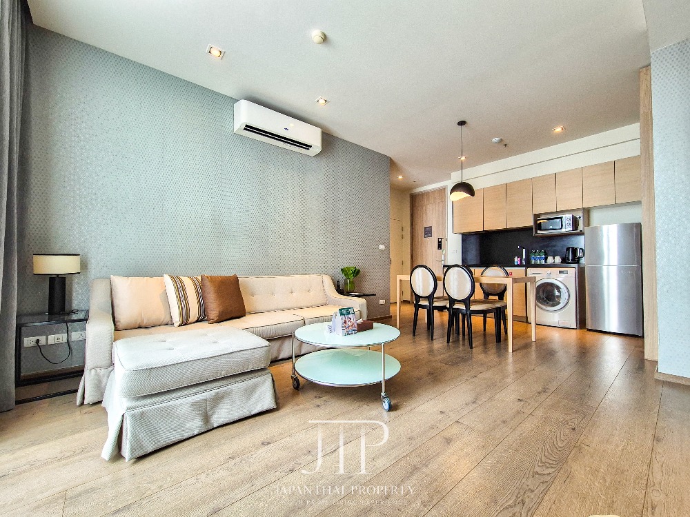 ให้เช่าคอนโดสุขุมวิท อโศก ทองหล่อ : *The Park at EM District*  117sq.m Duplex 3bed unit with services for rent in Phrom Phong area.