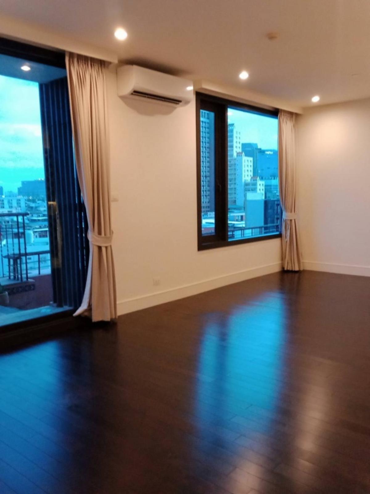 For SaleCondoSukhumvit, Asoke, Thonglor : 📢👇Special petfriendly unit at Aguston , the only unit with big balcony and your own small garden. Located in Em district, just behind Emsphere and has short cut to MRT Queen Sirikit and Park.Sell with tenant as condition as follows:**Present tenant wil