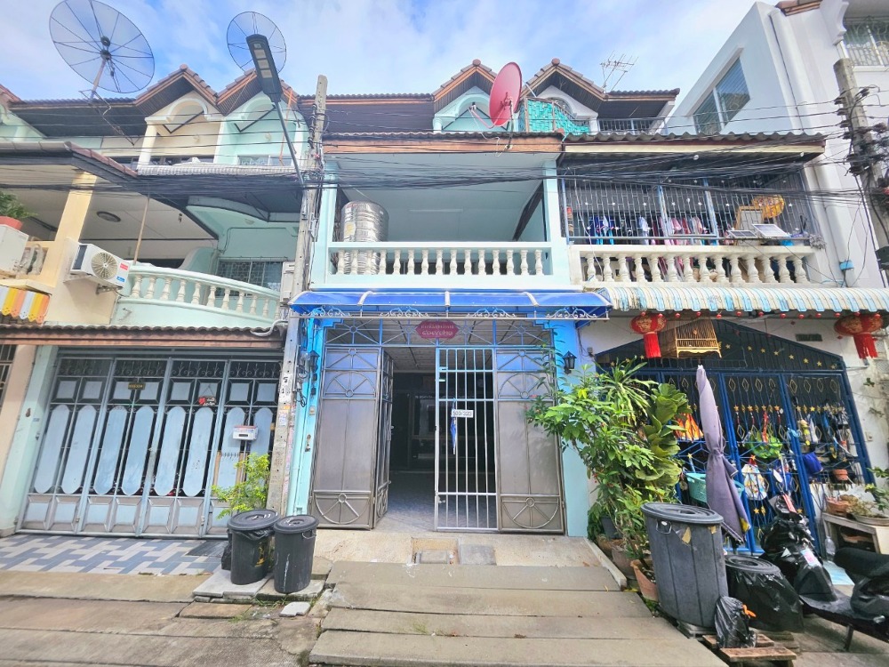 For SaleTownhouseRathburana, Suksawat : Townhouse for sale, Suksawat Suan Thon Village, Pracha Uthit 33, prime location‼️ can enter and exit in many ways.