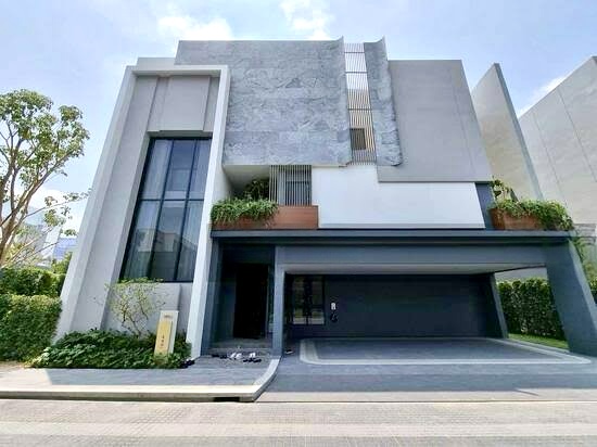 ขายบ้านพัฒนาการ ศรีนครินทร์ : Bugaan Krungthep Kreetha: 85 sqwah  540sqm. 4bed 5bath 46,900,000 Am: 0656199198