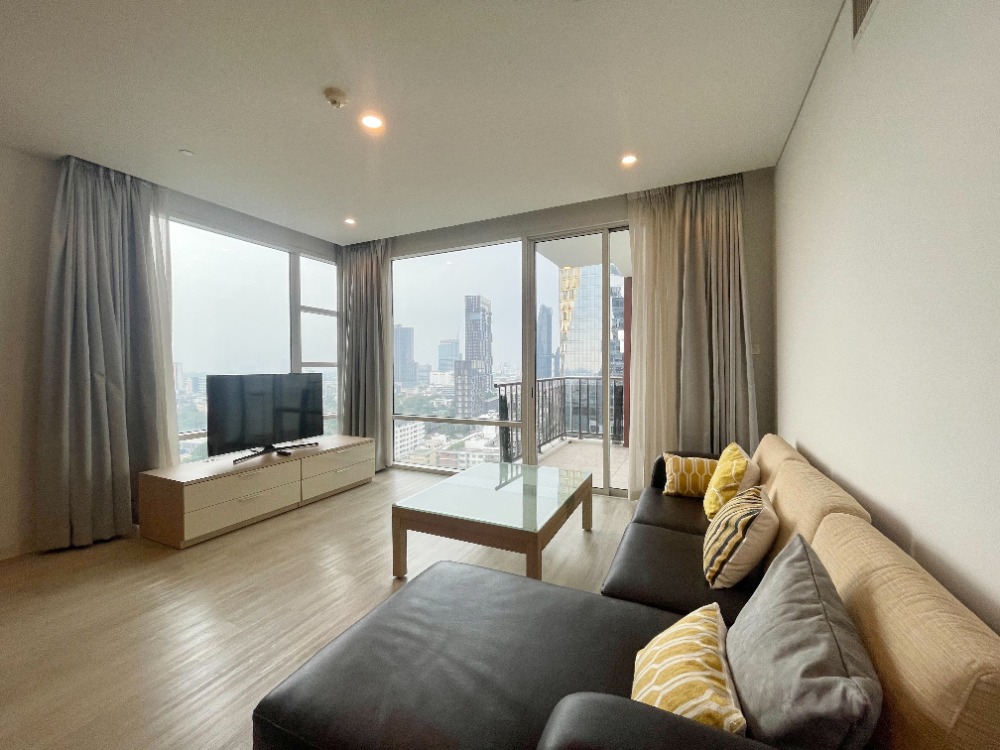 For SaleCondoSukhumvit, Asoke, Thonglor : sell!! Fullerton Sukhumvit, good location, 3 bedrooms, fully furnished. High floor, beautiful view, ready to move in.