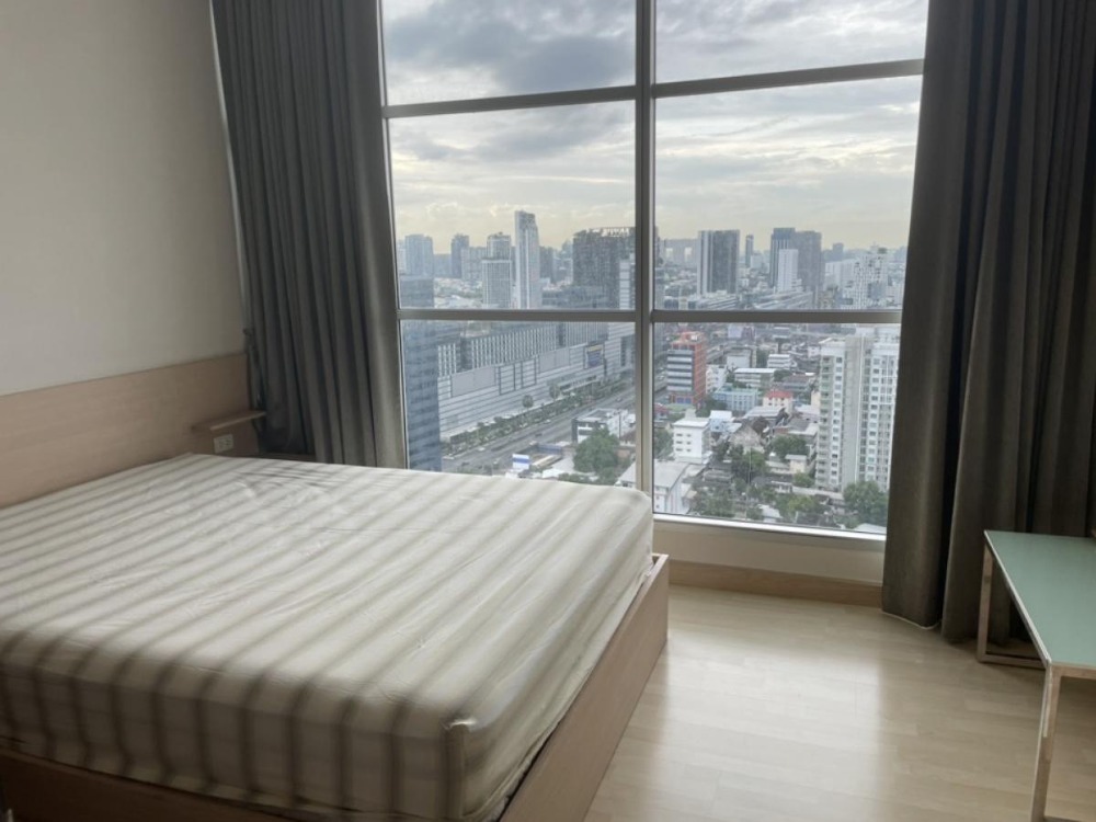 For RentCondoRatchadapisek, Huaikwang, Suttisan : Room available for rent: Rhythm Ratchada (Rhythm Ratchada). If interested in negotiating the price, add Line @condo168 (with @ in front as well)