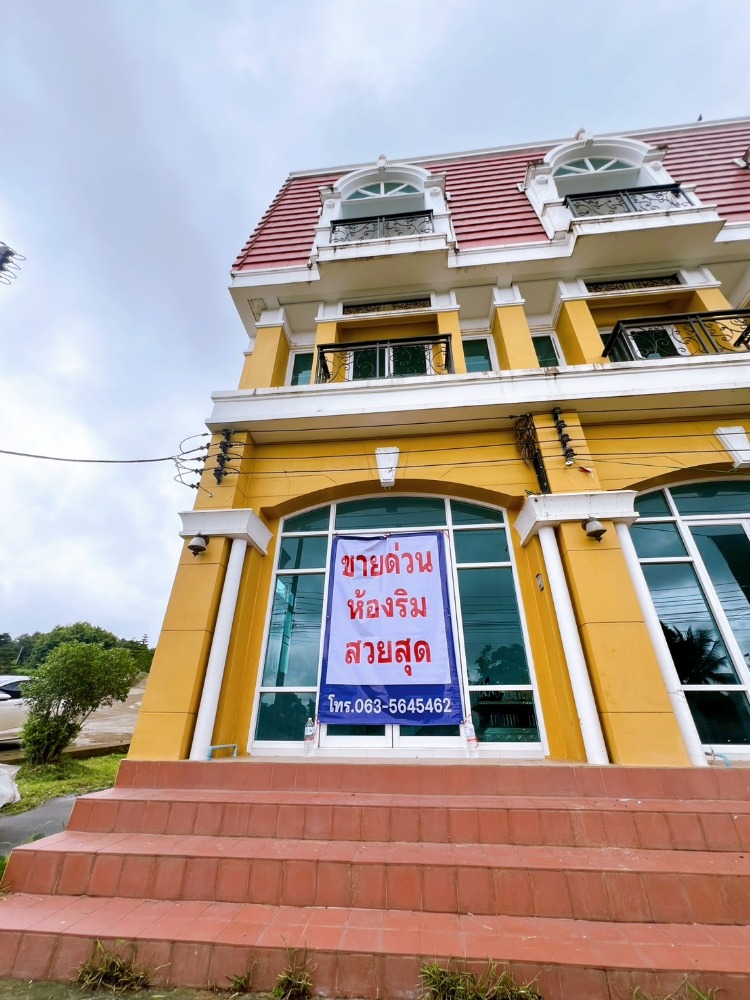 For SaleShophousePhetchabun : Beautiful 3-story shophouse for sale, corner room before going up to Phu Thap Berk.