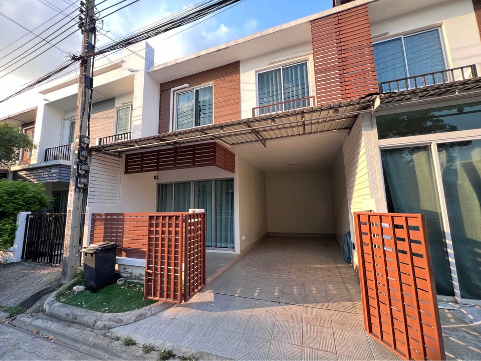 For RentTownhouseLadprao, Central Ladprao : Townhouse for rent, 2 floors, Lat Phrao, near Lat Phrao Intersection, beautiful house, ready to move in