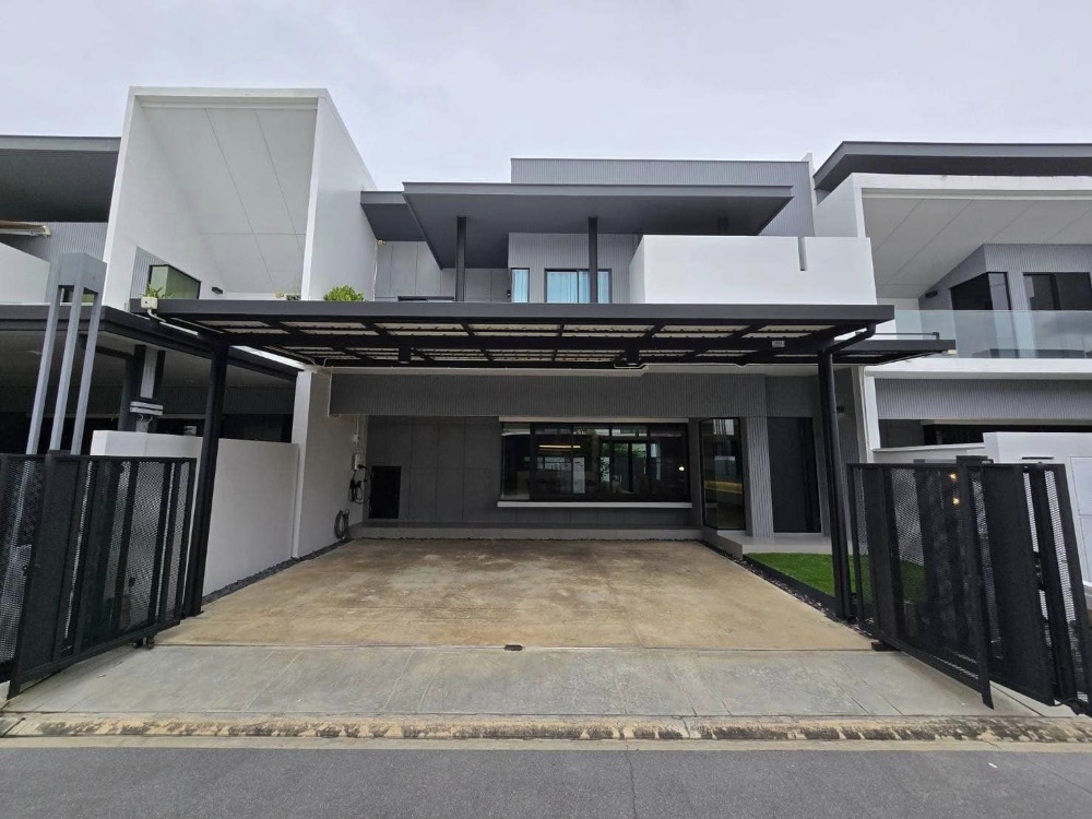 For RentTownhouseBangna, Bearing, Lasalle : 🏡✨House for rent at Vive Luxury Town Home Bangna KM.7 📌The project is located on the main road, Soi Ratchawinit Bangkaew, only 150 meters from the entrance to Mega Bangna.