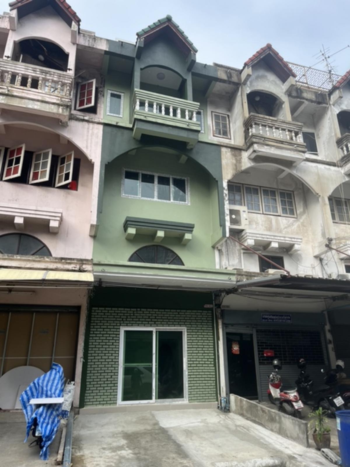 For RentShophouseMin Buri, Romklao : Commercial building for rent, 3.5 floors, Soi Seri Thai 72