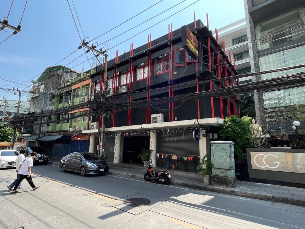 For RentShophouseSukhumvit, Asoke, Thonglor : WW738 For rent, 3-room shophouse, Soi Sukhumvit 22