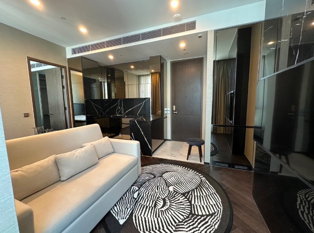 For SaleCondoSukhumvit, Asoke, Thonglor : For sale: The Es Sukhumvit 36, large room, beautiful, ready to move in, good location, near BTS Thonglor. Interested, add Line @841qqlnr