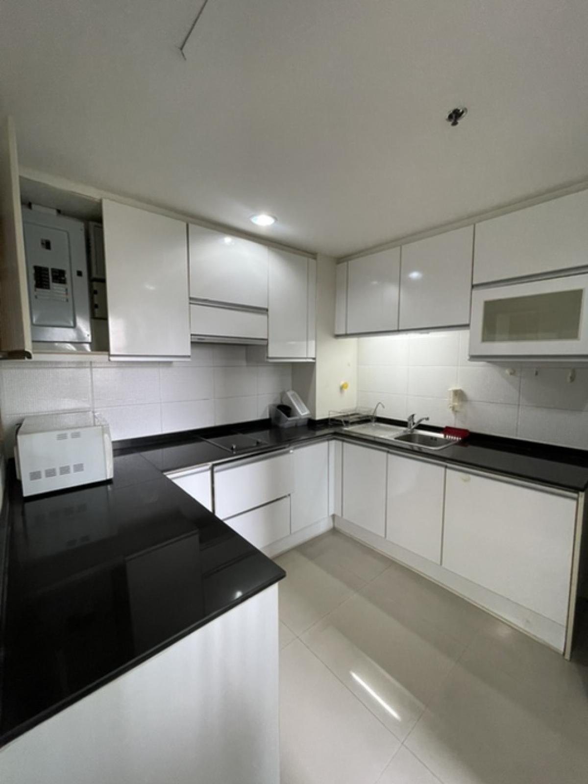 For SaleCondoSukhumvit, Asoke, Thonglor : Interesting room, location behind Emporium shopping mall, Serene Place Sukhumvit 24 project, 1 bedroom, 70 sq m., make an appointment to view, contact 089-8578865 Beer.