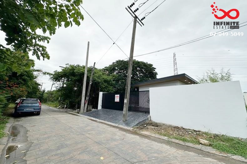 For SaleHouseLadkrabang, Suwannaphum Airport : Single-storey detached house for sale, area 84 square wah, Soi Phatthanakan 69, Intersection 11, Phatthanakan Road