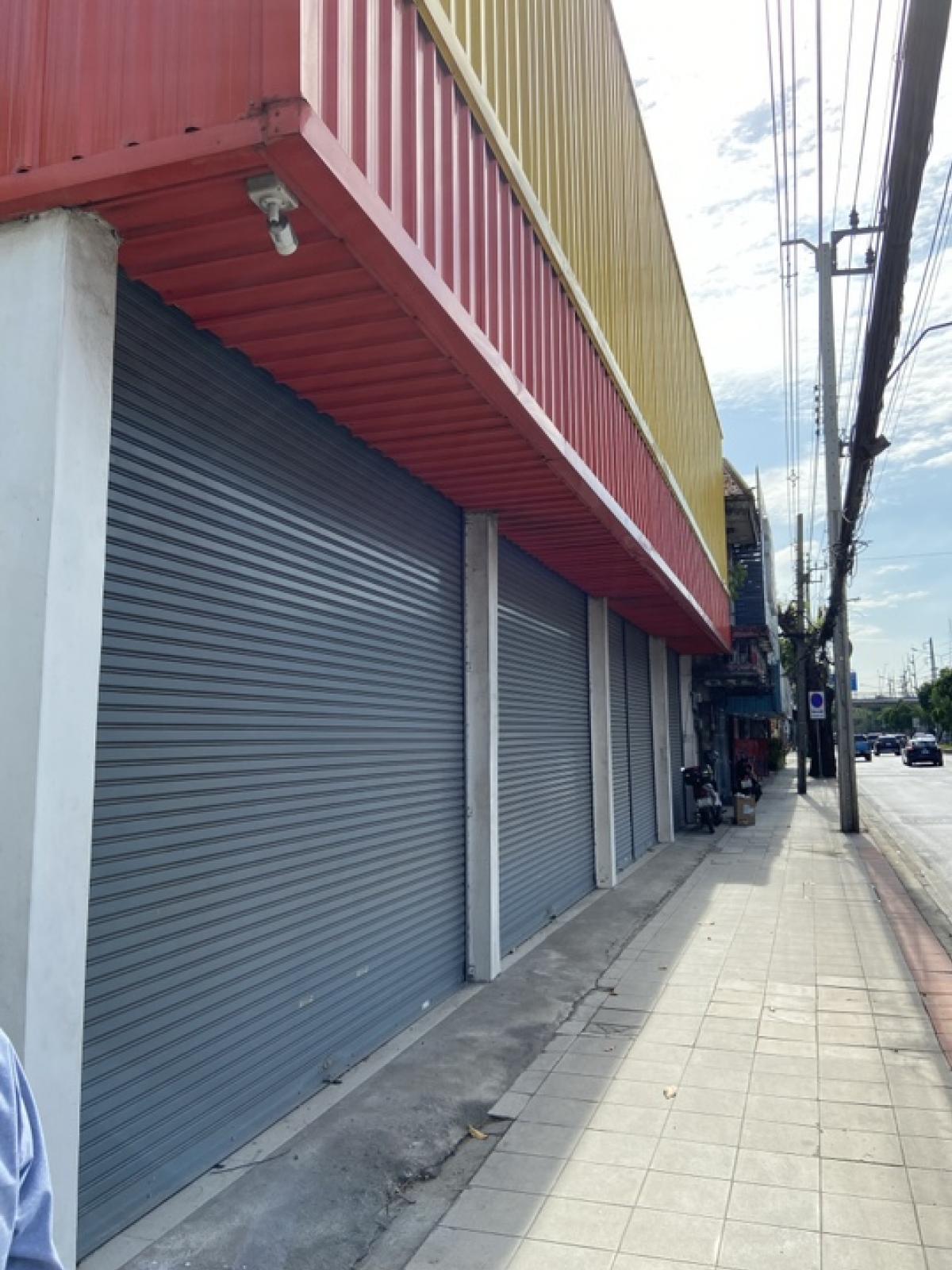 For SaleShop HouseBang Sue, Wong Sawang, Tao Pun : Commercial building for sale, located on Wong Sawang Road, area over 180 square meters, good condition, spacious parking space inside, ready to move in