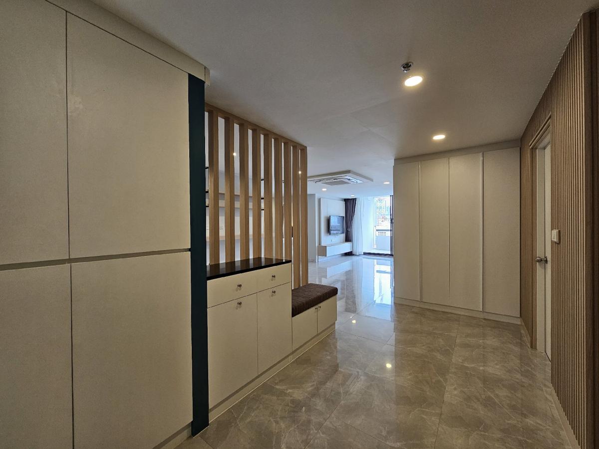 For RentCondoWitthayu, Chidlom, Langsuan, Ploenchit : Condo for rent 2 bedroom. BTS Chidlom.