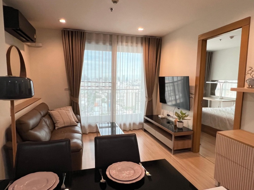 For RentCondoRatchadapisek, Huaikwang, Suttisan : 🌟 Condo for rent Rhythm Ratchada-Huaykwang – corner room, beautiful view, ready to move in, prime location next to MRT Huaykwang! 🌟