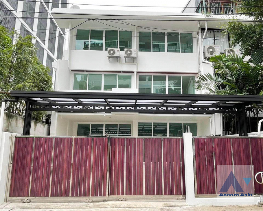 For RentTownhouseSathorn, Narathiwat : 🔼🔽 AccomA Home Office 3 Beds Townhouse for Rent in Sathorn, BTS Chong Nonsi - MRT Lumphini