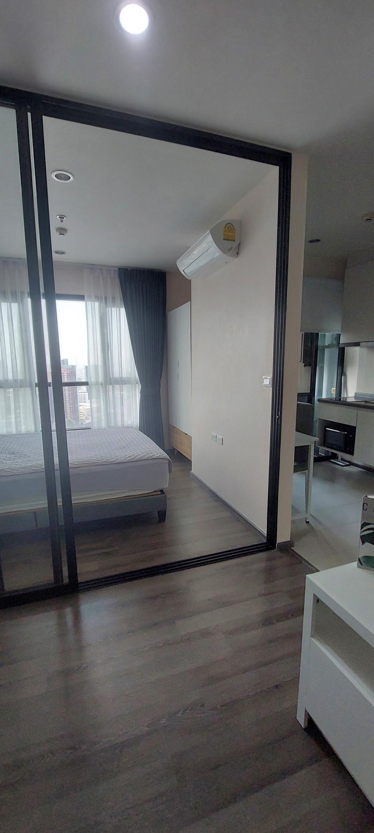 For RentCondoOnnut, Udomsuk : Condo room for rent, high floor, good view at The Base Park West Sukhumvit 77, BTS On Nut, room ready for viewing.