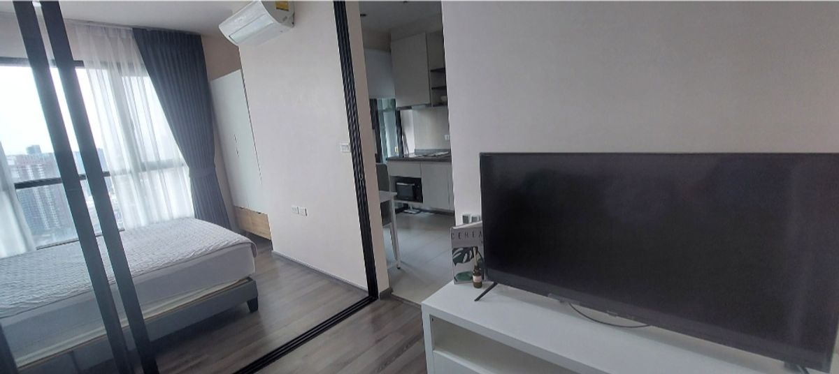 For RentCondoOnnut, Udomsuk : Rent a 1 bedroom condo room at The Base Park East Sukhumvit77 BTS On Nut. The room is ready.