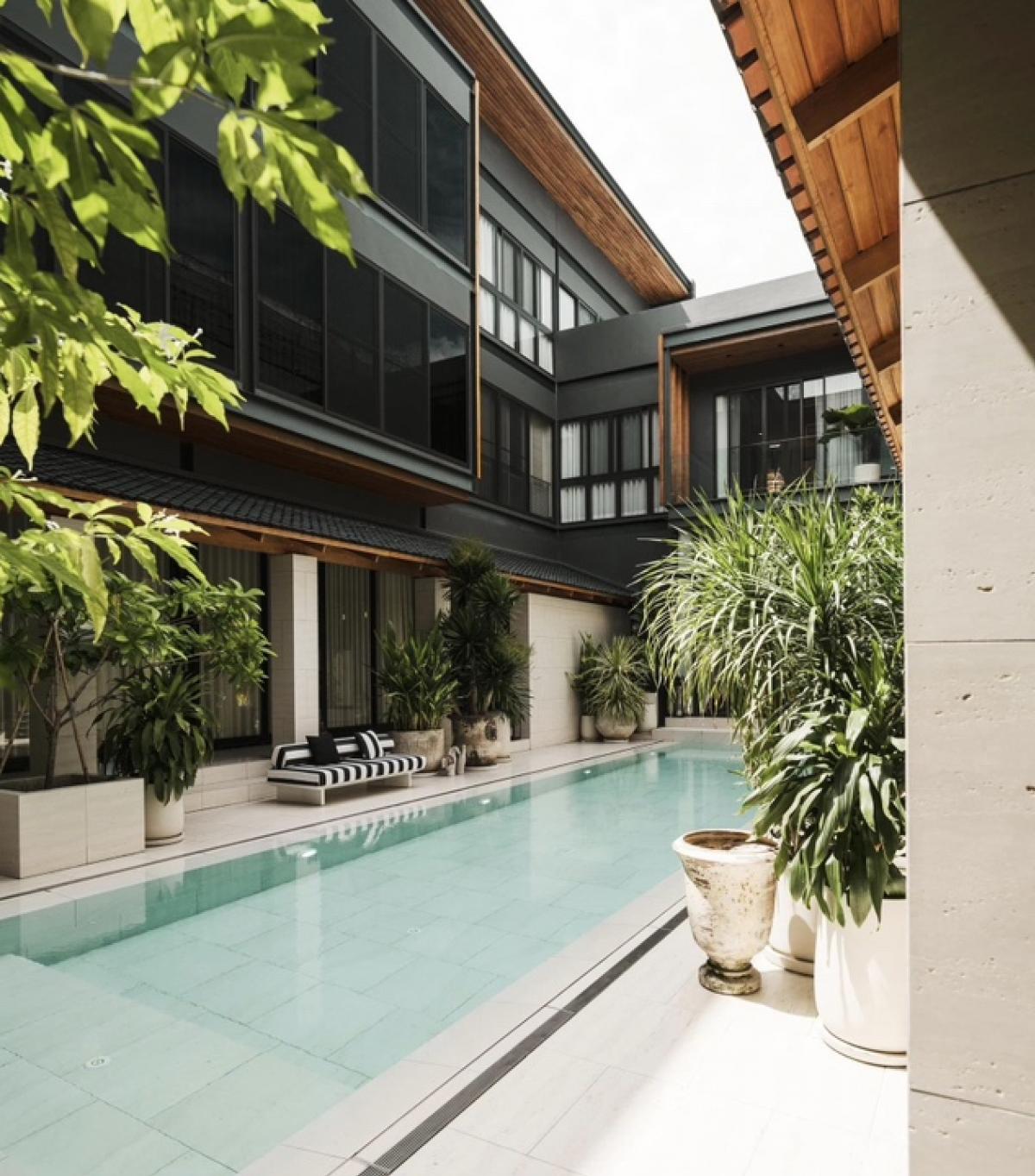 ขายบ้านเลียบทางด่วนรามอินทรา : Selling : Minimal Ultra Luxury House in In Ekamai - Ramintra , 1150 sqm , 182 sqw , 4 Bed 6 Bath , 6 Parking Lot ** Private Pool ** Private Liftt 🔥🔥 Selling Price :  200,000,000 THB🔥🔥( Full Furnishered ) #sellinghouses#superluxuryhousebkk #Ultraluxurycond