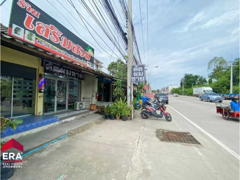 For SaleTownhouseSriracha Laem Chabang Ban Bueng : Townhouse for sale on the roadside, suitable for opening a shop, selling things, not far from Chao Phraya Surasak Municipality