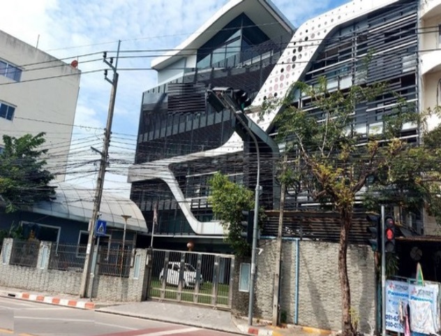 For RentHome OfficeBang kae, Phetkasem : For Rent, 6-storey office building for rent, large size, usable area over 1800 square meters / land area 255 square wa, on the road along the northern side of Khlong Phasi Charoen, Phetkasem, Bang Khae / has a passenger lift, 30 air conditioners / parking