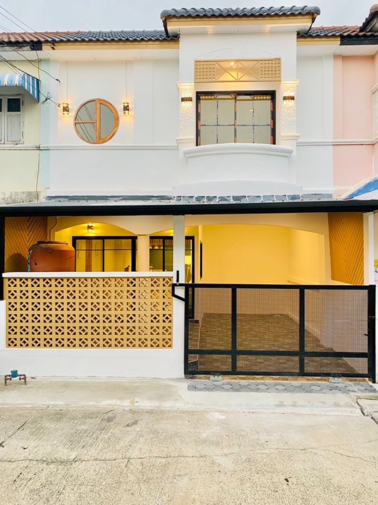 For SaleTownhouseNonthaburi, Bang Yai, Bangbuathong : Townhouse for sale in the Piyawararom 1 Bang Bua Thong project, Bang Bua Thong Subdistrict, Bang Bua Thong District, Nonthaburi Province