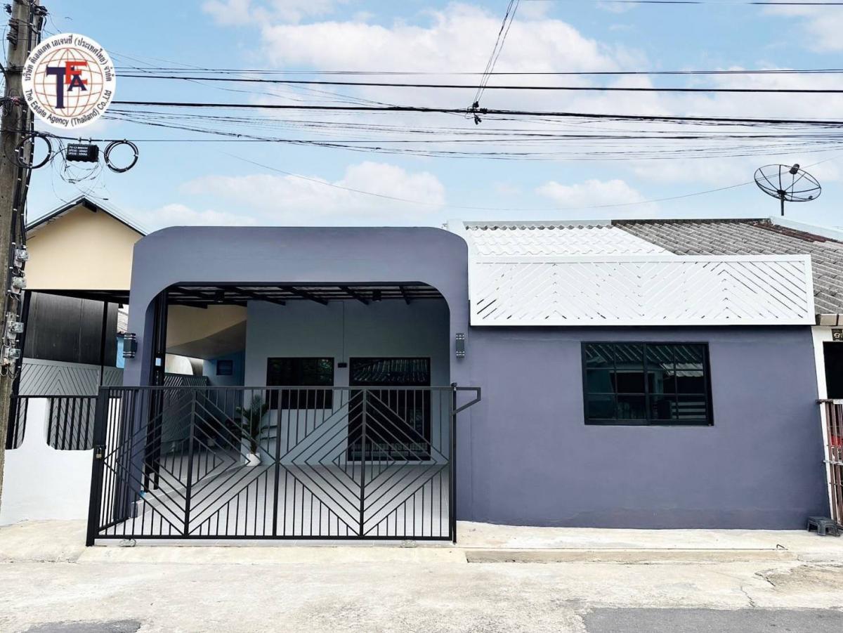 For SaleHouseNawamin, Ramindra : For sale: Single-storey twin house, Petch Anan Village, Kanchanaphisek Road 7/1, along the motorway, Pink Line, Fashion Island, Ram Intra Ring Road, Khubon, Sinphaet Hospital, Khan Na Yao Police Station, Nopparat Hospital, Panya Indra Golf Course, Khubon 