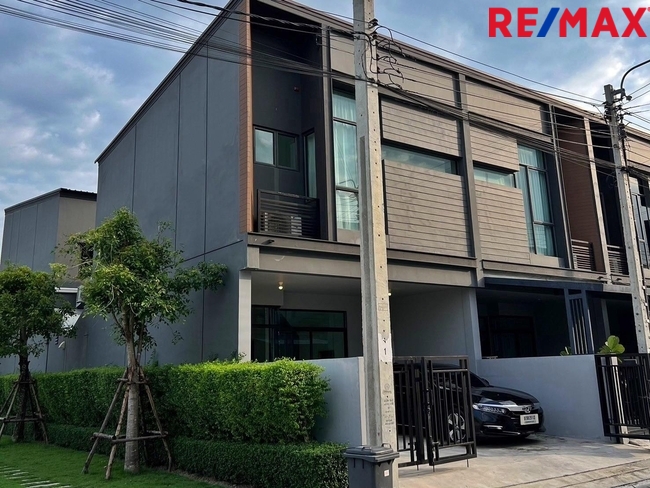 For SaleTownhousePattanakan, Srinakarin : For sale: 2-storey Premium townhouse, Verve Rama 9 (Verve Rama 9), corner house, wide frontage, 2 parking spaces, quality project from SC Asset