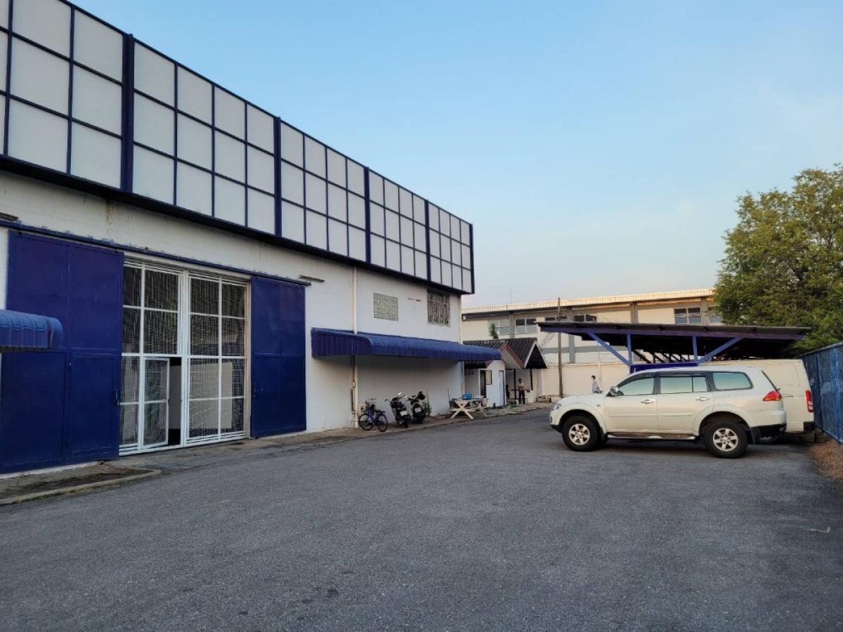 For RentWarehouseOnnut, Udomsuk : Warehouse for rent, area 1,200 square meters, Soi Udomsuk, Sukhumvit 103, good location, near expressway, convenient transportation