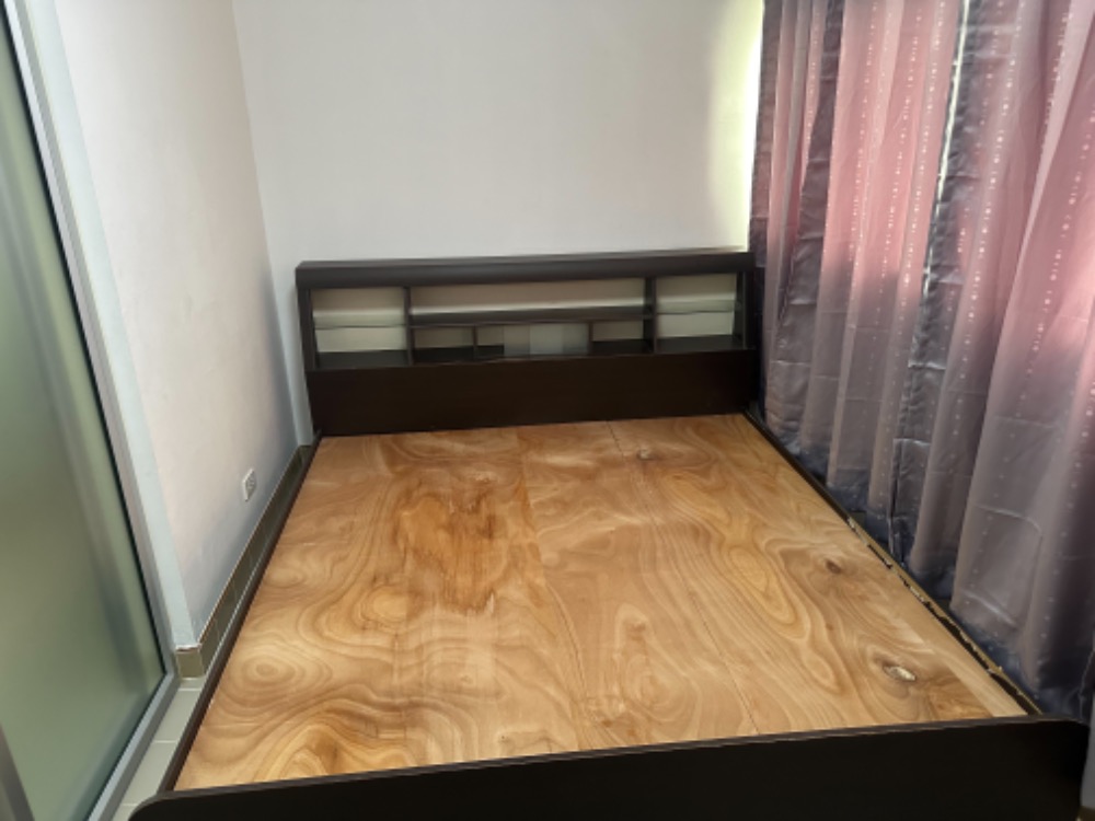 For SaleCondoChaengwatana, Muangthong : Condo for sale in Muang Thong Thani, Building P2, 3rd floor, corner room, outside view, area approximately 40 square meters.