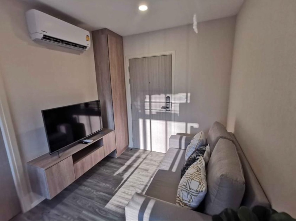 For SaleCondoOnnut, Udomsuk : For sale: IKON 77, new condo, next to People Park shopping center, convenient transportation, near BTS, multiple entrances and exits, good common area, price 2,800,000 baht.